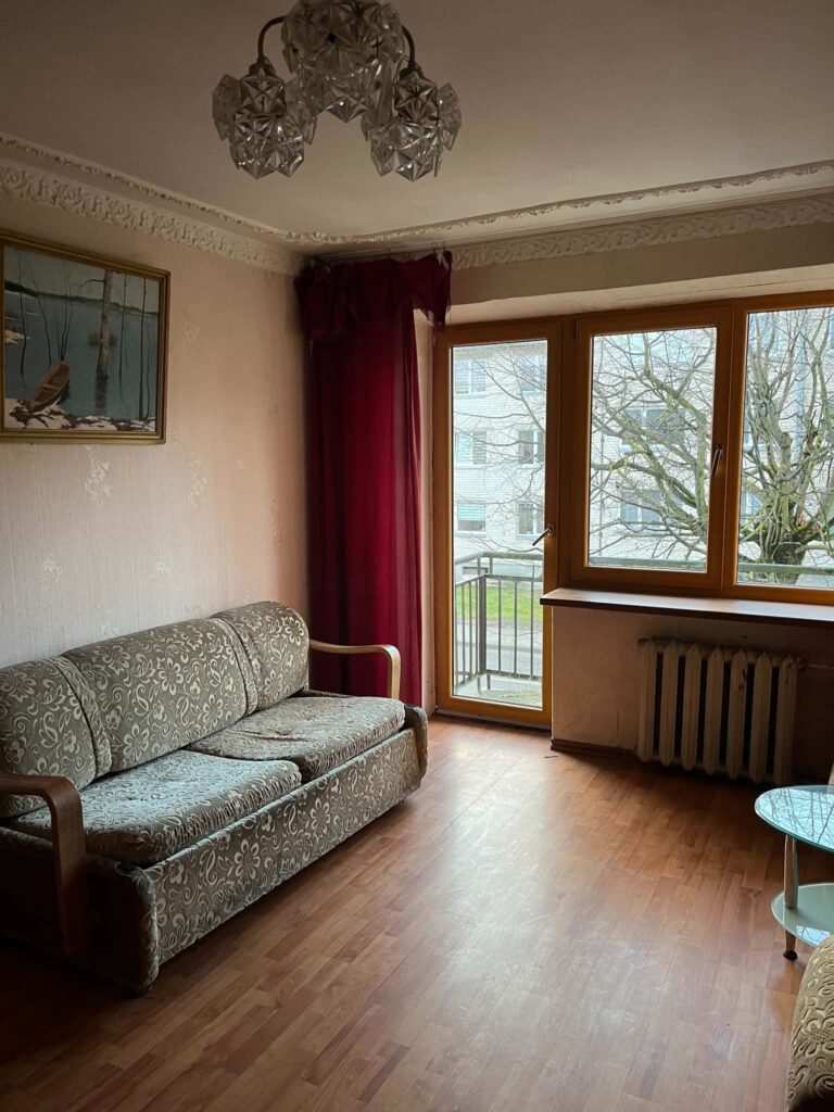 Svetainė prieš atnaujinimą Salininkuose